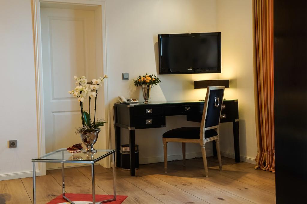 Altes Zollhaus Hotel Ринтелн Екстериор снимка
