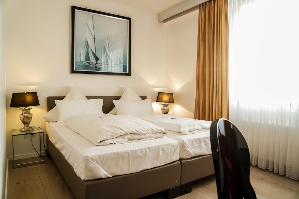 Altes Zollhaus Hotel Ринтелн Екстериор снимка