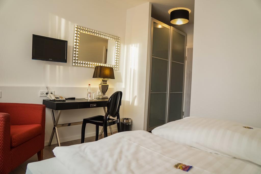 Altes Zollhaus Hotel Ринтелн Екстериор снимка